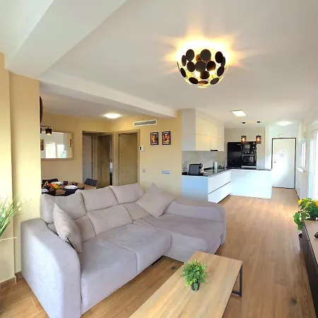 Infinity Spacious 2 Bedroom, 2 Bathroom By Namaste Elite