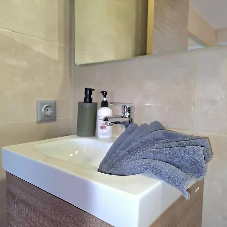 Infinity Spacious 2 Bedroom, 2 Bathroom By Namaste Elite Apartman *