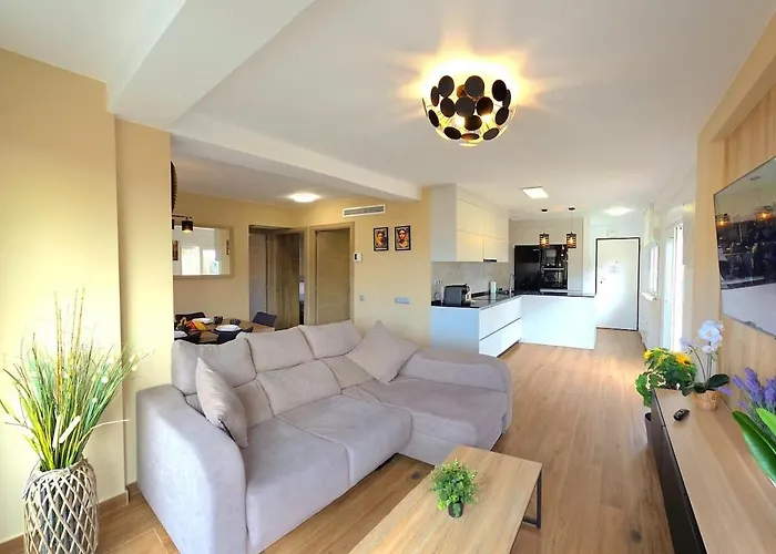 Infinity Spacious 2 Bedroom, 2 Bathroom By Namaste Elite