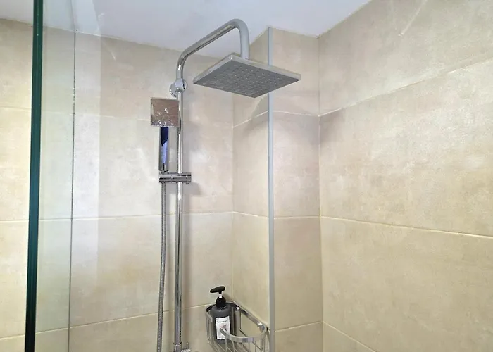 Апартаменты Infinity Spacious 2 Bedroom, 2 Bathroom By Namaste Elite