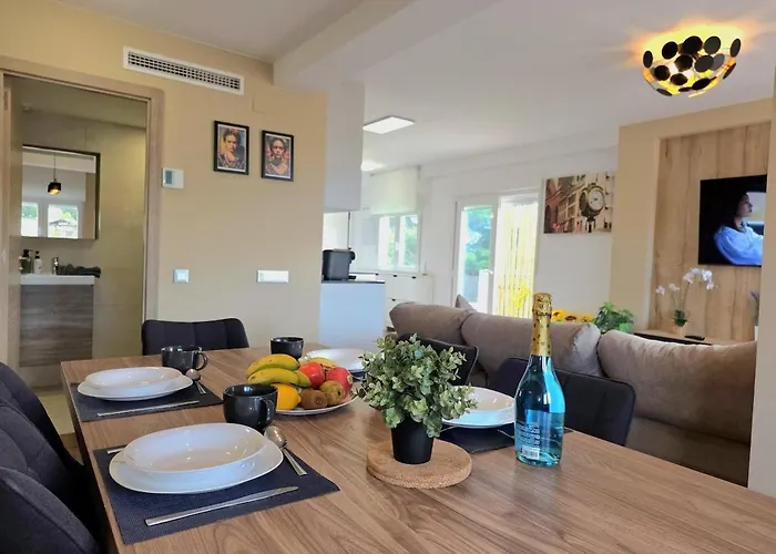 Infinity Spacious 2 Bedroom, 2 Bathroom By Namaste Elite *